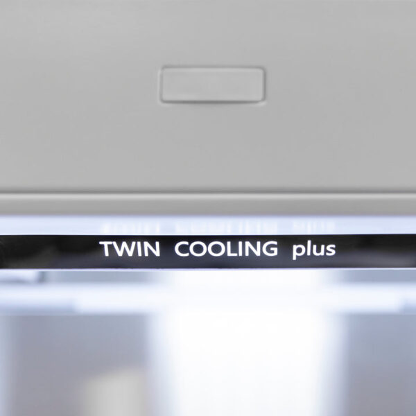 ZLINE 60 in. Autograph Edition 32.2 cu. ft. Built-in 4-Door French Door Refrigerator with Internal Water and Ice Dispenser in White Matte with Matte Black Accents (RBIVZ-WM-60-MB) - Image 9
