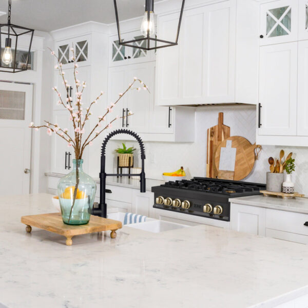 ZLINE Autograph Edition 30 in. Porcelain Rangetop with 4 Gas Burners in Black Stainless Steel and Polished Gold Accents (RTBZ-30-G) - Image 11